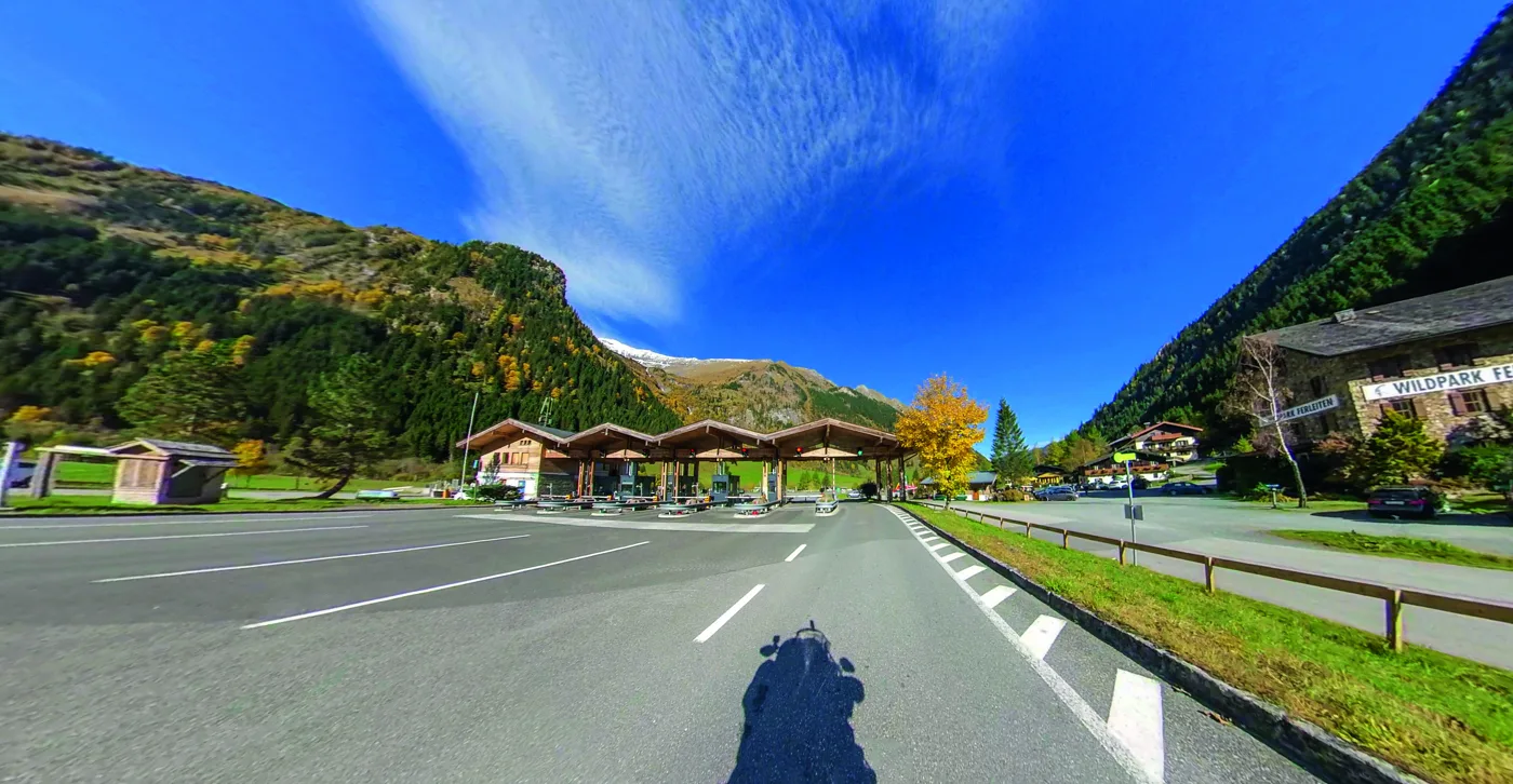 Mautstelle an der Nordauffahrt zur Glocknerstraße Mautstelle an der Nordauffahrt zur Glocknerstraße